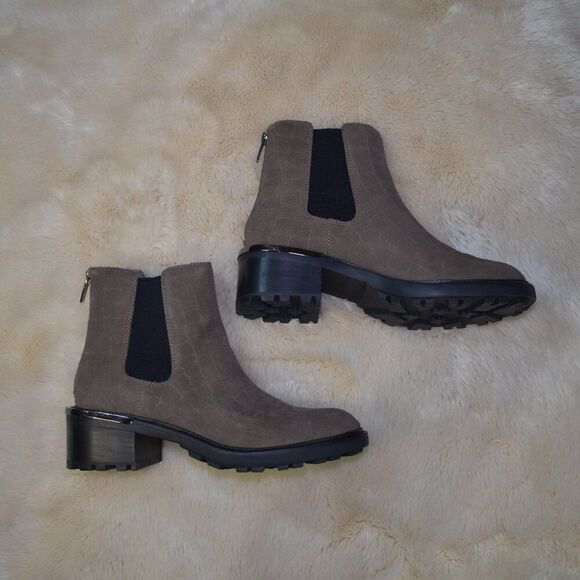 Vince Camuto Kelivena Suede Chelsea Boots Women’s Sz 8.5 Taupe Brown Croc Print - Picture 12 of 14